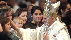 <!--:es-->EL PAPA ALERTA: SE HABLA DE DERECHOS HUMANOS Y PAZ, PERO SE OLVIDA SU FUNDAMENTO, LA PERSONA<!--:-->