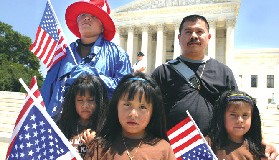 <!--:es-->“NACIDO EN USA: NO SE LLEVEN A MI MAMÁ Y A MI PAPÁ”<!--:-->