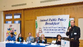 <!--:es-->“NO PODEMOS TOLERAR LA INJUSTICIA DE GANANCIAS LUCRATIVAS SOBRE EL BIENESTAR DE LA GENTE”<!--:-->