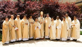 <!--:es-->DOCE AL SERVICIO DE LA COMUNIDAD<!--:-->