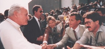<!--:es-->PERIODISTAS DE VIDA NUEVA Y THE TIDINGS  EVOCAN SUS ENCUENTROS CON SAN JUAN PABLO II<!--:-->