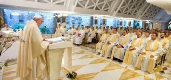 <!--:es-->PAPA FRANCISCO REZA EN SANTA MARTA POR VÍCTIMAS DEL CRUEL ATENTADO EN FRANCIA<!--:-->