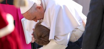 “HOY EN EL MUNDO HAY MUCHOS NIÑOS ESCLAVOS”, DENUNCIA EL PAPA EN EL ÁNGELUS