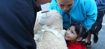 ‘ADOPTE A UNA FAMILIA’