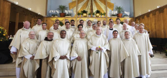 MONSEÑOR JOHN MORETTA CELEBRA LOS 50 AÑOS DE SACERDOCIO