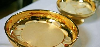 VATICANO RESPONDE A SACERDOTE JESUITA QUE PROPONE HACER HOSTIAS DE YUCA