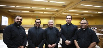 SACERDOTES VENEZOLANOS EN LOS ÁNGELES BUSCAN AYUDAR A SU PATRIA DE ORIGEN