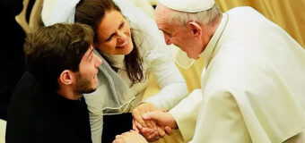 AÑO DE LA FAMILIA: NOVIOS QUE REZAN JUNTOS EL ROSARIO PUEDEN OBTENER INDULGENCIA PLENARIA