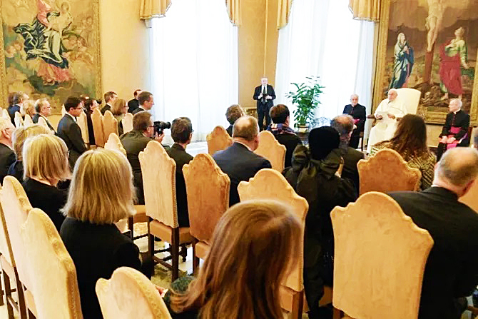 PAPA FRANCISCO: COMUNICADORES CATÓLICOS NO PUEDEN SER “NEUTRALES” SOBRE EL MENSAJE QUE TRANSMITEN