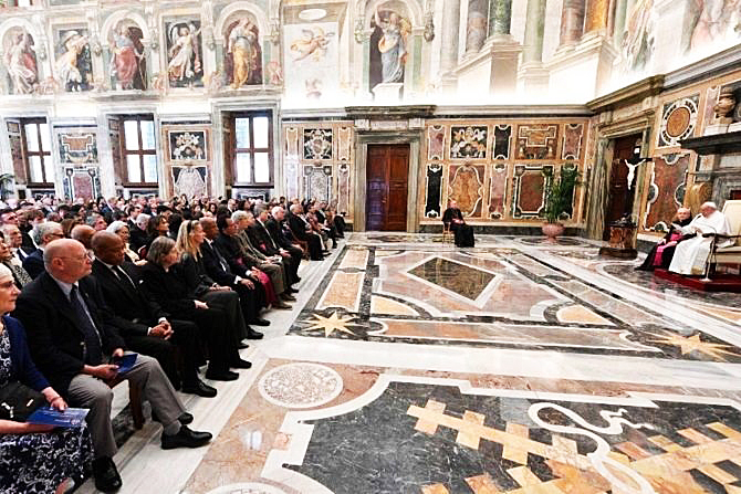 PAPA FRANCISCO: LA GUERRA ES UN ENGAÑO Y LA PAZ POLÍTICA NECESITA PAZ EN LOS CORAZONES