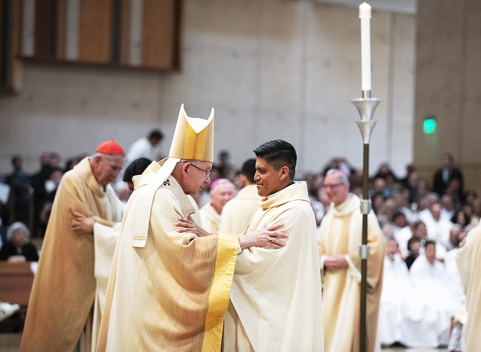 ‘EL AMOR DE DIOS ES LA RAZÓN DEL SACERDOCIO DE USTEDES’ Por Monseñor JOSÉ H. GOMEZ