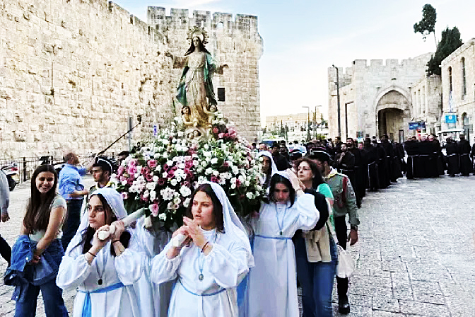 CELEBRAN PROCESIÓN MARIANA EN JERUSALÉN: UN LLAMADO A LA PAZ EN GAZA DEVASTADA POR LA GUERRA