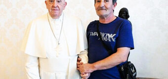 ESTUVO PRESO 33 AÑOS POR UN CRIMEN QUE NO COMETIÓ Y HOY SE ENCONTRÓ CON EL PAPA FRANCISCO