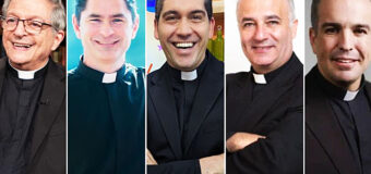 5 SACERDOTES QUE EVANGELIZAN A MILLONES EN LAS REDES SOCIALES