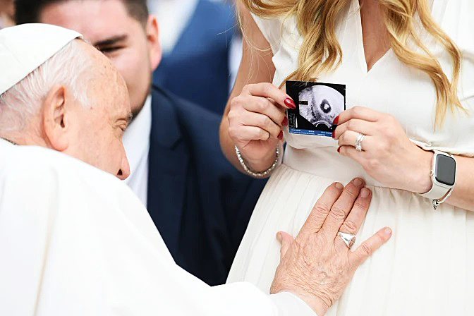 EL PAPA FRANCISCO A LAS MADRES Y PADRES QUE ABORTARON: EL MAL NO TIENE LA ÚLTIMA PALABRA