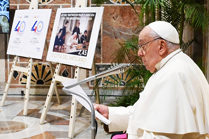 EL PAPA FRANCISCO DENUNCIA LA HIPOCRESÍA DE LOS PAÍSES QUE HABLAN DE PAZ PERO “JUEGAN A LA GUERRA”