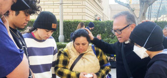 LOS REFUGIADOS DEL INCENDIO DE PASADENA RECIBEN AYUDA DE MUCHAS FORMAS