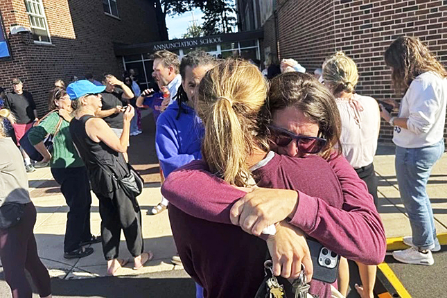 2 NIÑOS MUEREN EN TIROTEO EN LA IGLESIA CATÓLICA DE LA ANUNCIACIÓN EN MINNEAPOLIS, EE.UU.