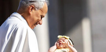 EL PAPA LEÓN XIV Y TODA LA IGLESIA REZAN HOY POR LA PAZ DEL MUNDO: “QUE LOS CORAZONES SE LIBEREN DEL ODIO”