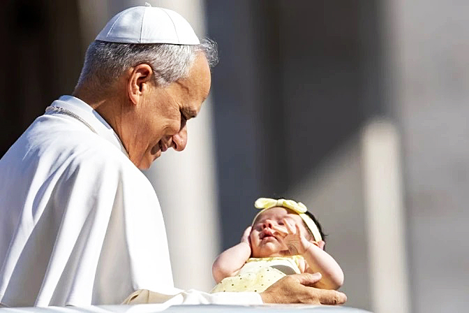 EL PAPA LEÓN XIV Y TODA LA IGLESIA REZAN HOY POR LA PAZ DEL MUNDO: “QUE LOS CORAZONES SE LIBEREN DEL ODIO”