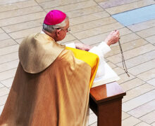CÓMO EL ROSARIO ES FUENTE DE PAZ      Por Monseñor JOSÉ H. GOMEZ
