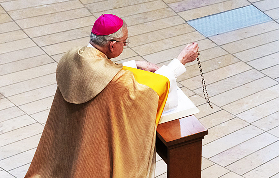 CÓMO EL ROSARIO ES FUENTE DE PAZ Por Monseñor JOSÉ H. GOMEZ