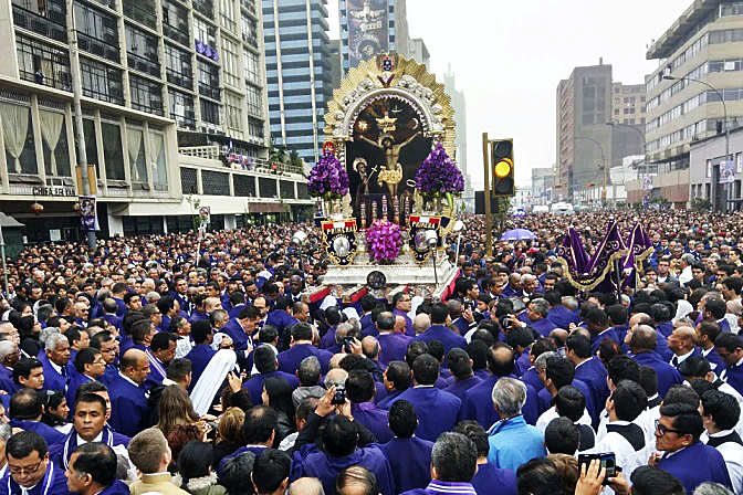 LA IGLESIA CATÓLICA CONMEMORA HOY AL SEÑOR DE LOS MILAGROS, EL CRISTO MORENO