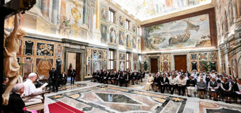 EL PAPA LLAMA A “DEJARSE PROVOCAR” POR LOS QUE SUFREN, SIN MIEDO A CEDER LAS PROPIAS SEGURIDADES