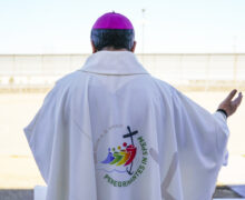 OBISPOS DE CALIFORNIA CELEBRAN MISA EN CENTRO DEL ICE