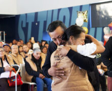 PARROQUIA DE LOS ÁNGELES ACOGE EMOTIVO REENCUENTRO DE FAMILIAS INMIGRANTES