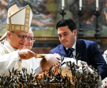 LEÓN XIV BAUTIZA A VEINTE NIÑOS EN LA CAPILLA SIXTINA: “LA FE ES MÁS QUE NECESARIA”