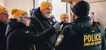 JUEZ DICE QUE ICE DEBE PERMITIR IMPOSICIÓN DE CENIZAS Y DISTRIBUCIÓN DE LA COMUNIÓN EN CENTRO DE DETENCIÓN DE ILLINOIS