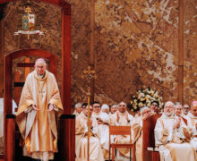 EL ARZOBISPO GOMEZ RECIBE “RAMO ESPIRITUAL” Y MENSAJE DEL PAPA LEÓN POR SU JUBILEO DE PLATA