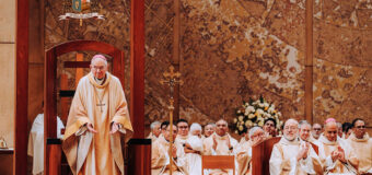 EL ARZOBISPO GOMEZ RECIBE “RAMO ESPIRITUAL” Y MENSAJE DEL PAPA LEÓN POR SU JUBILEO DE PLATA