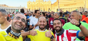 CORRER SOBRE LAS HUELLAS DE LOS SANTOS: SACERDOTE PARAGUAYO REPRESENTÓ AL VATICANO EN LA MARATÓN DE ROMA