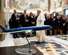 EL PAPA LEÓN XIV: “LOS BOMBARDEOS AÉREOS DEBERÍAN HABER SIDO PROHIBIDOS PARA SIEMPRE”