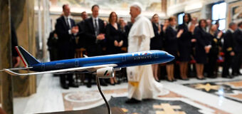 EL PAPA LEÓN XIV: “LOS BOMBARDEOS AÉREOS DEBERÍAN HABER SIDO PROHIBIDOS PARA SIEMPRE”