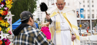 LA BENDICIÓN DE LOS ANIMALES EN LA CIUDAD DE LOS ÁNGELES HA PASADO DE BENDECIR VACAS, PERROS O IGUANAS   