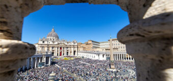 EL PAPA REIVINDICA EN PASCUA LA ESPERANZA Y LA PAZ DE CRISTO RESUCITADO FRENTE A LOS “ABUSOS” DEL MUNDO